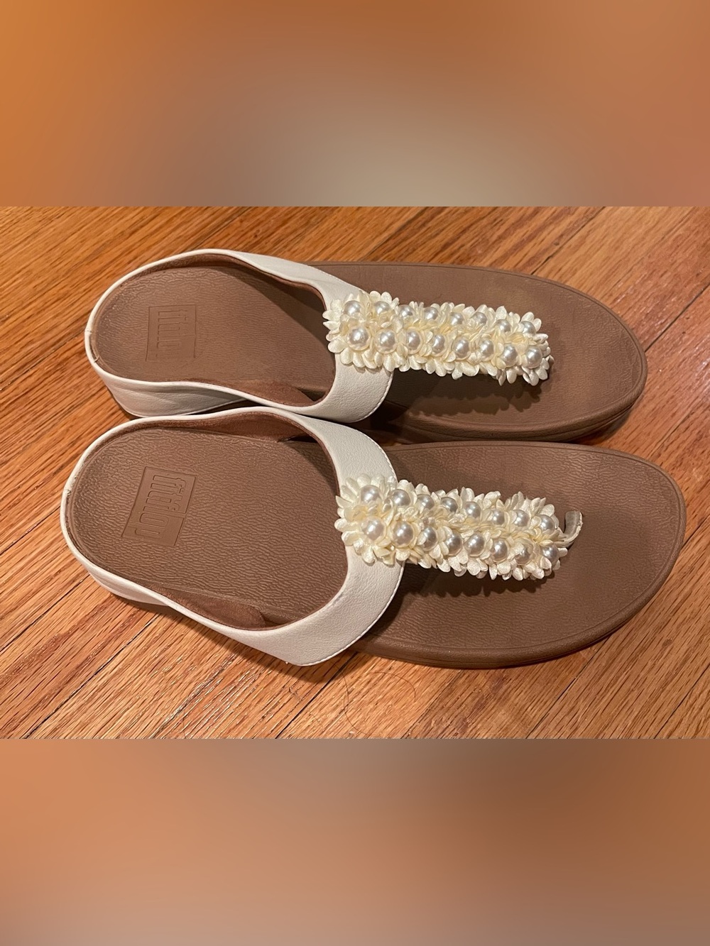 FitFlop White Pearl-Embellished Brown Footbed Thong Sandals 8